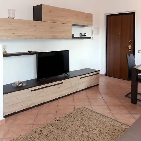 Condominio Donizetti 190s Apartment Oggebbio