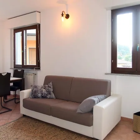 Condominio Donizetti 190s Apartment Oggebbio