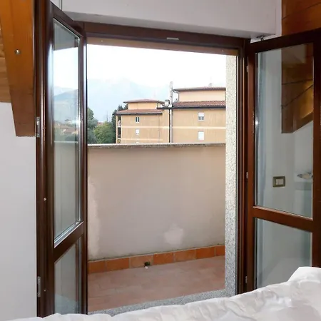 Condominio Donizetti 190s Apartment Oggebbio